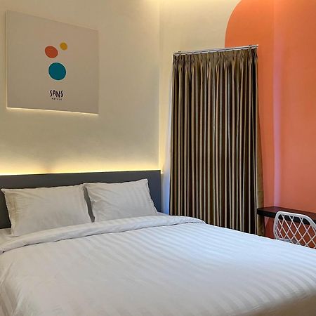 Sans Hotel Premiere Majapahit Семаранг Экстерьер фото