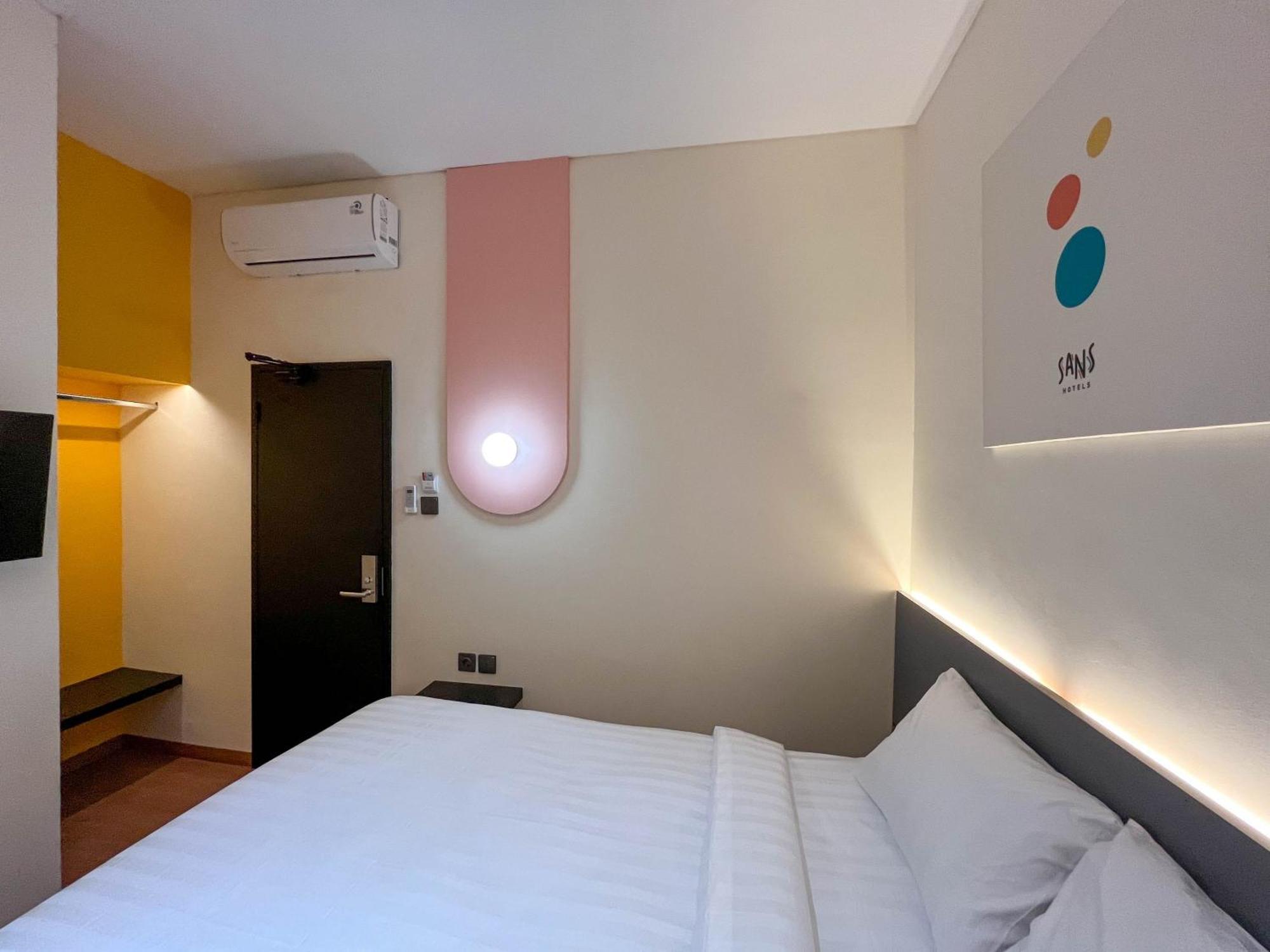 Sans Hotel Premiere Majapahit Семаранг Экстерьер фото