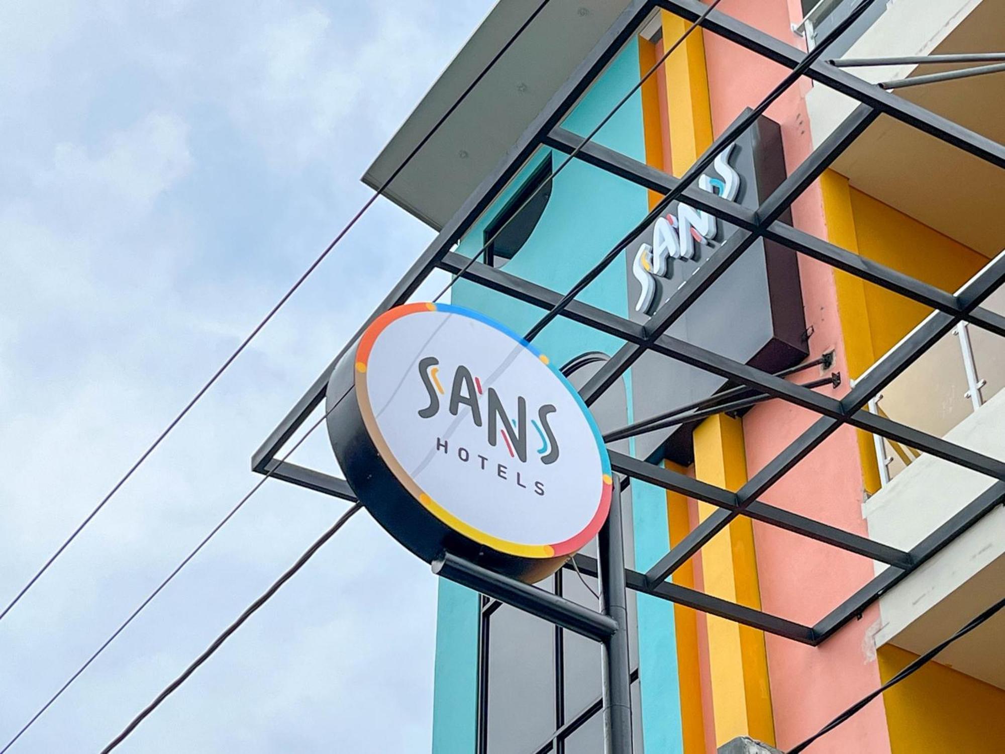 Sans Hotel Premiere Majapahit Семаранг Экстерьер фото