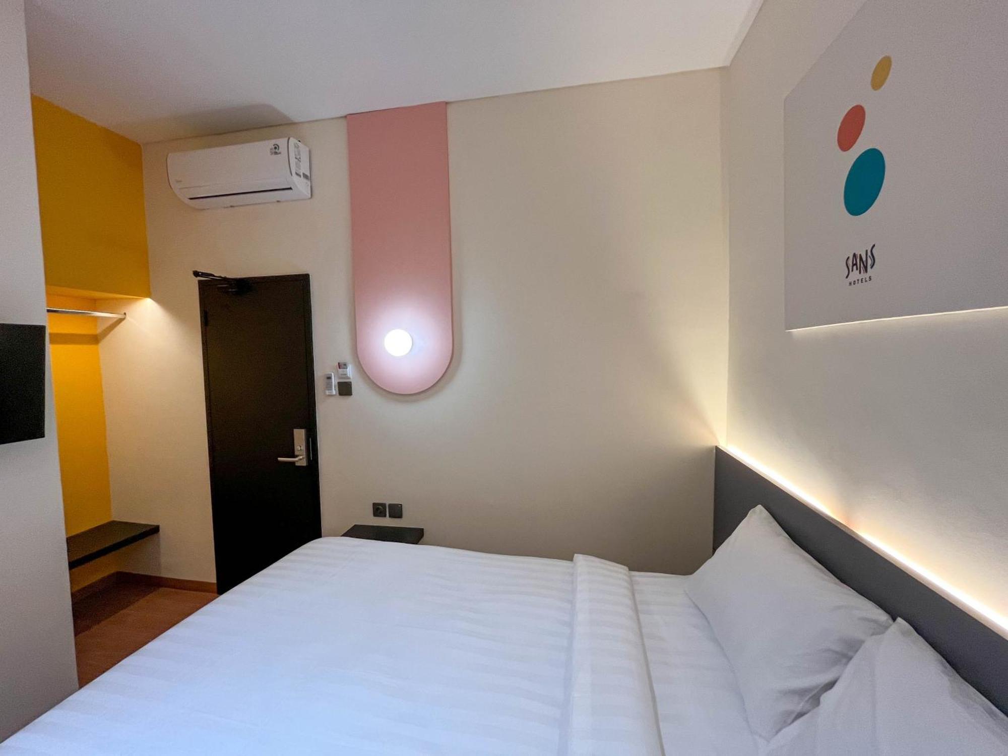 Sans Hotel Premiere Majapahit Семаранг Экстерьер фото