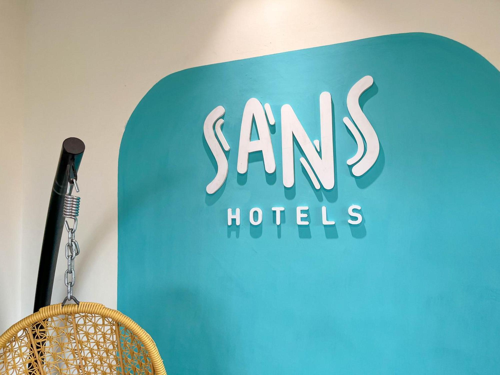 Sans Hotel Premiere Majapahit Семаранг Экстерьер фото