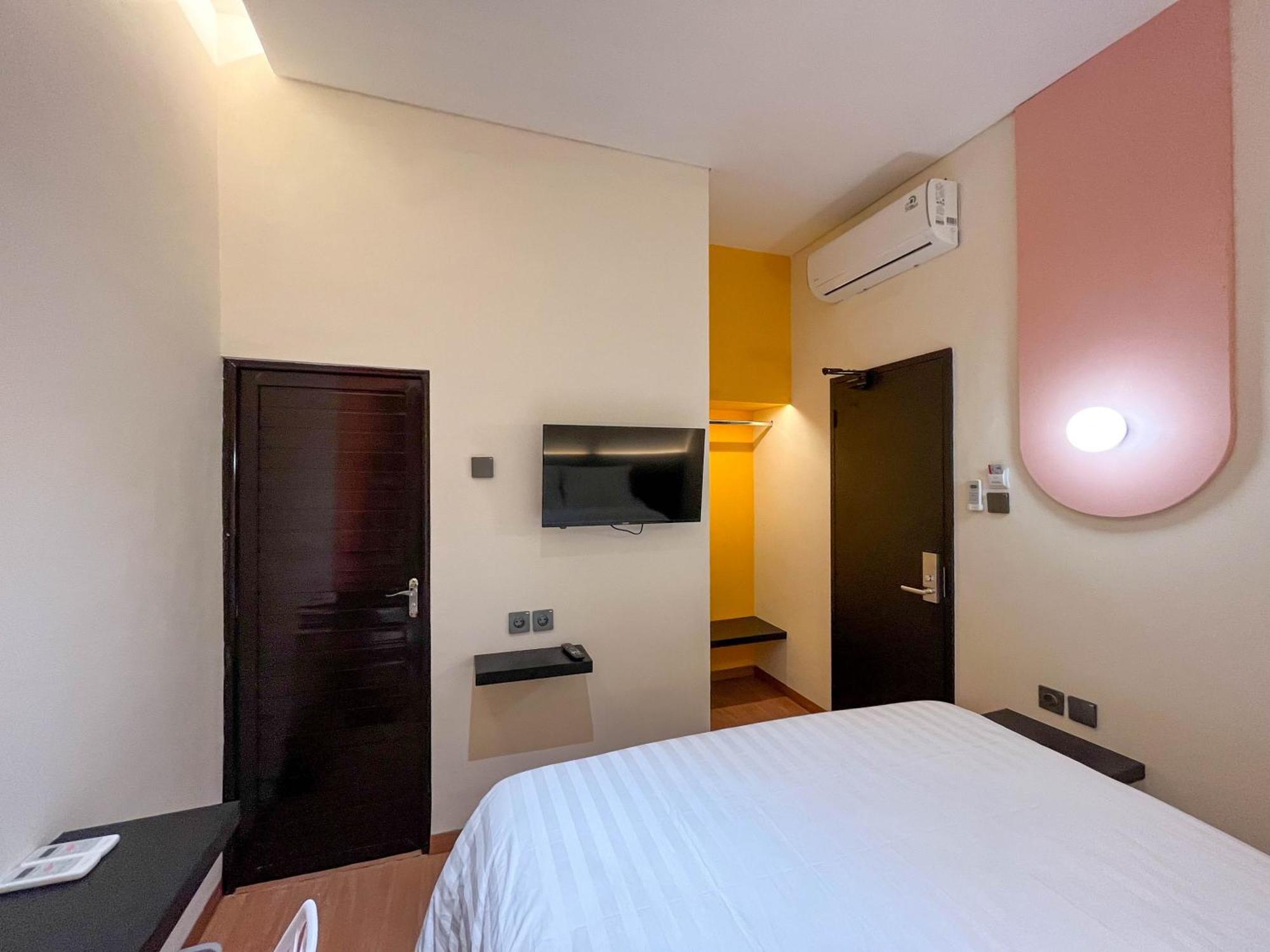 Sans Hotel Premiere Majapahit Семаранг Экстерьер фото