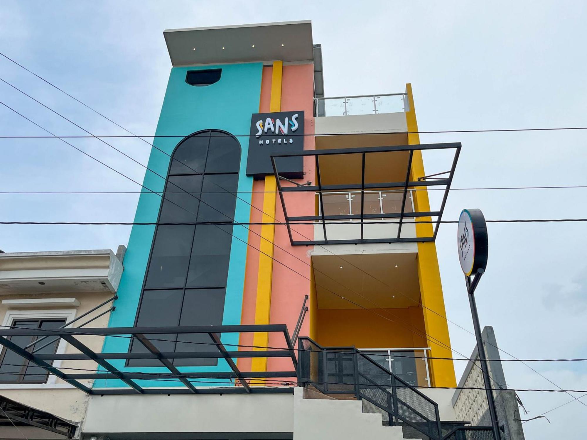 Sans Hotel Premiere Majapahit Семаранг Экстерьер фото