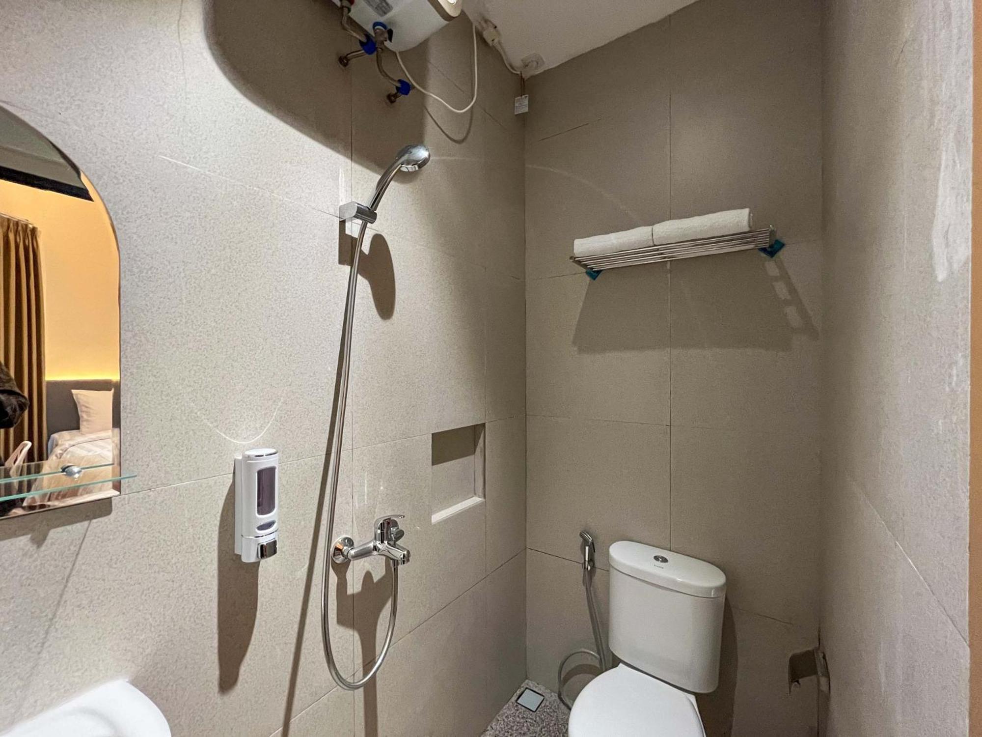 Sans Hotel Premiere Majapahit Семаранг Экстерьер фото