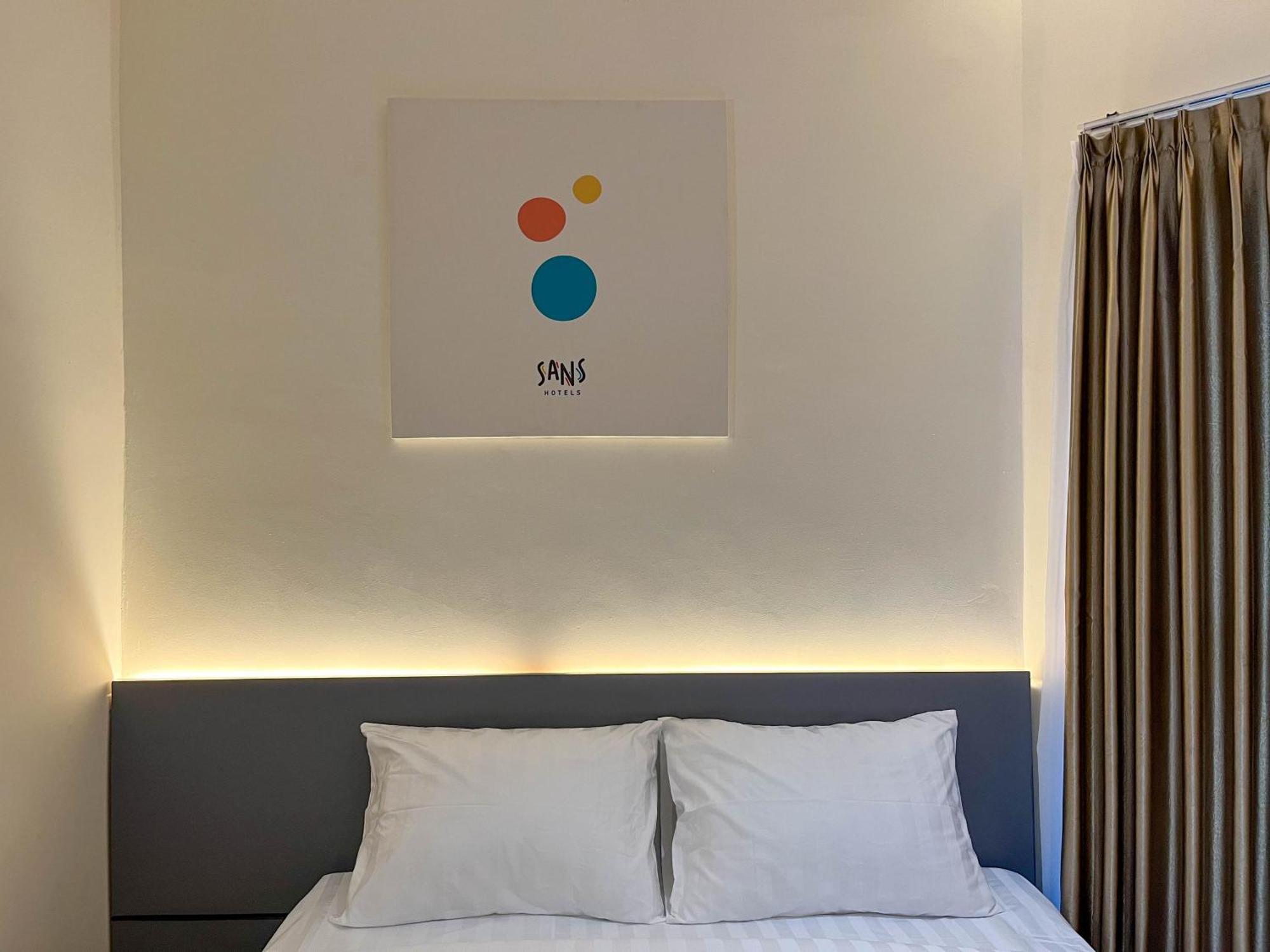 Sans Hotel Premiere Majapahit Семаранг Экстерьер фото