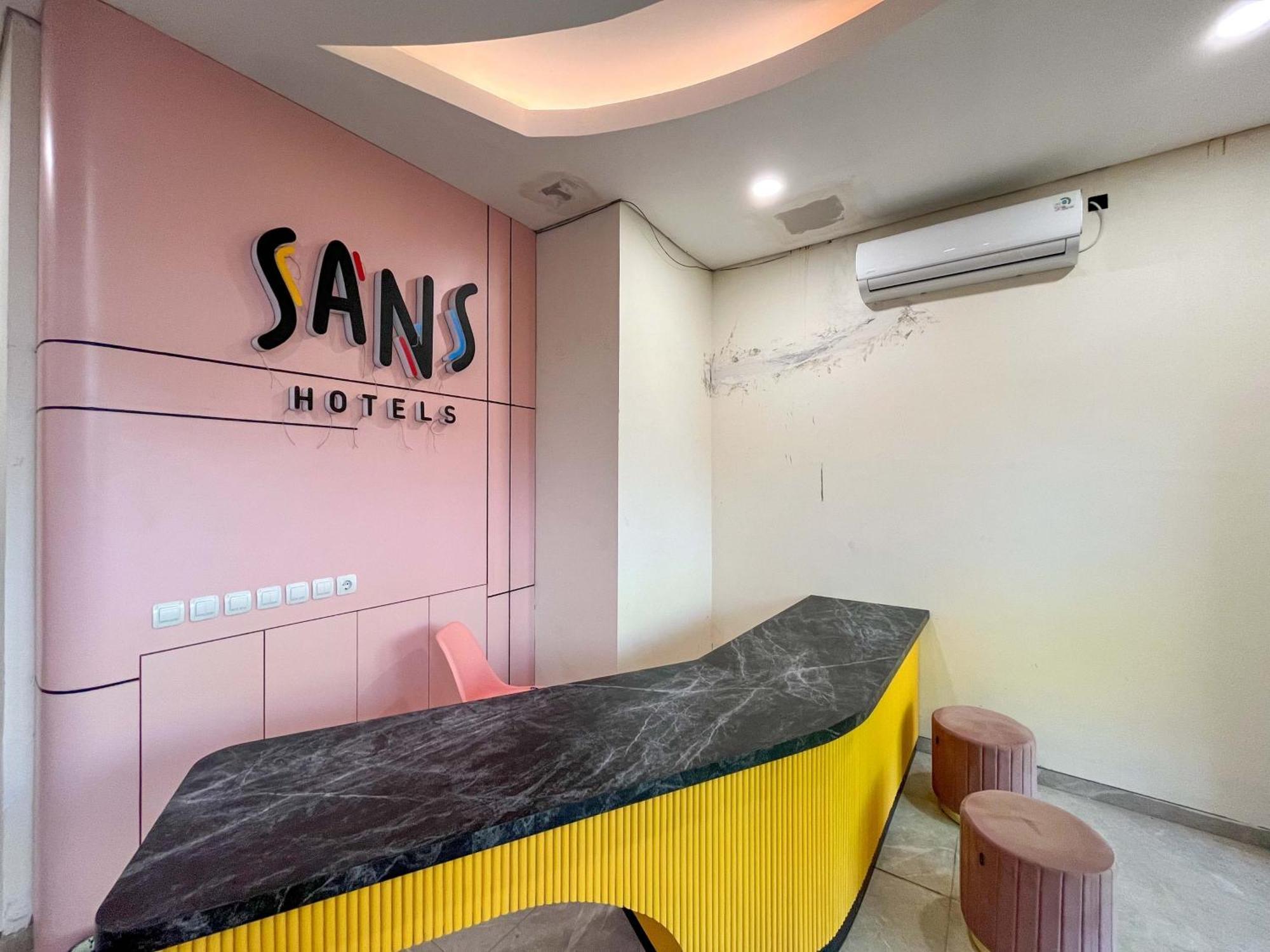Sans Hotel Premiere Majapahit Семаранг Экстерьер фото